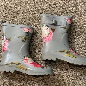 Woman’s rain boots! Size:8